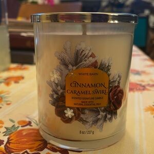 White Barn 8oz jar candle in Cinnamon Caramelel Swirl New